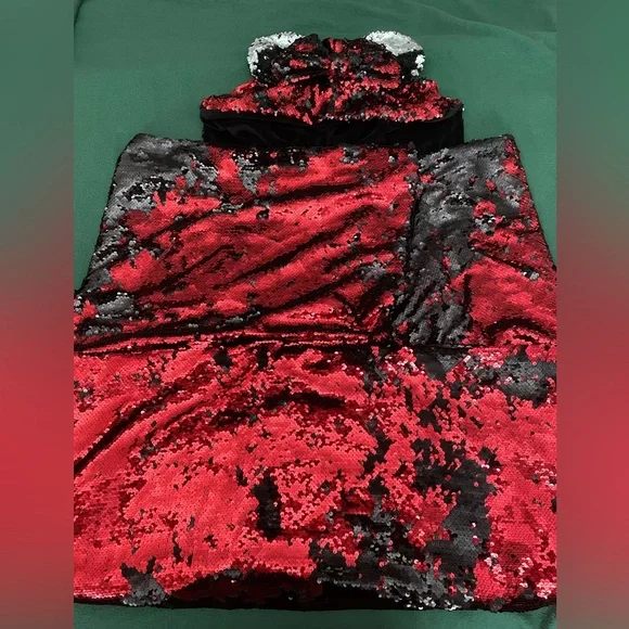 Minnie Mouse Reversible Sequin Hooded Blanket - Picture 3 of 11